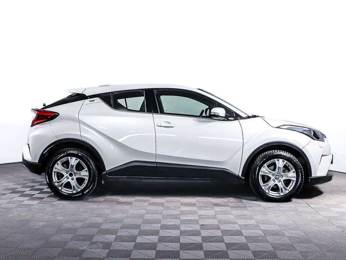 Toyota C-HR 2019 года с пробегом. Фото: #3