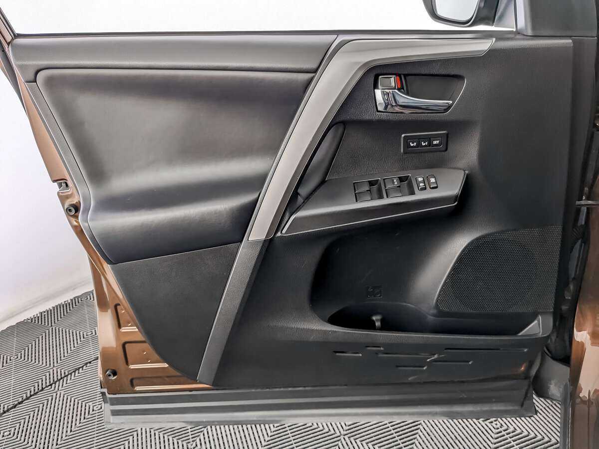 Toyota RAV4 2017 года с пробегом. Фото: #14