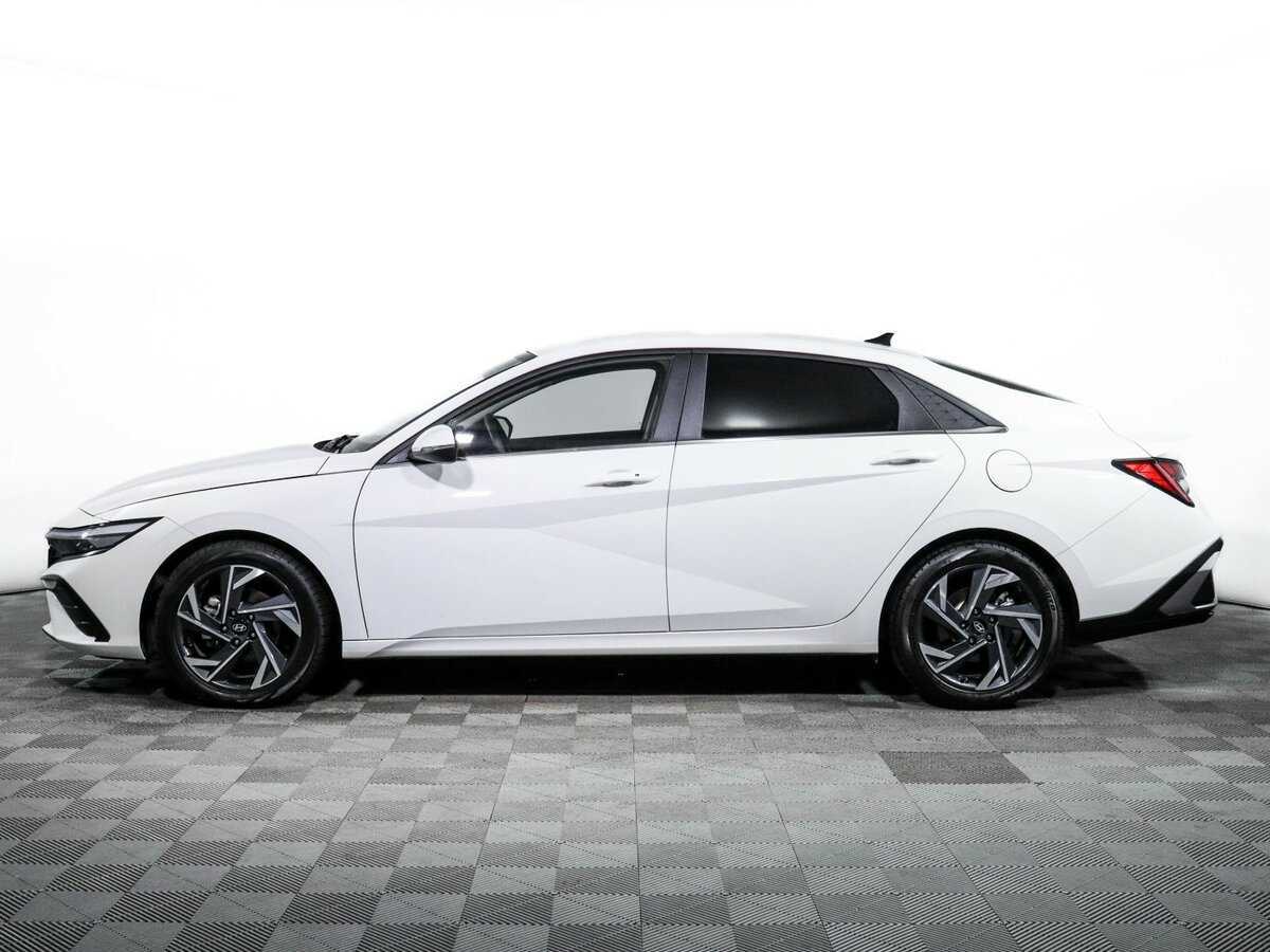 Hyundai Elantra 2023 года с пробегом. Фото: #4