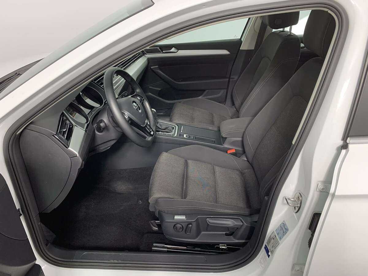 Volkswagen Passat 2019 года с пробегом. Фото: #13