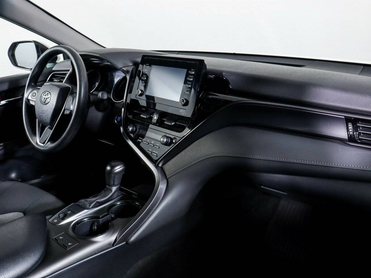 Toyota Camry 2021 года с пробегом. Фото: #5