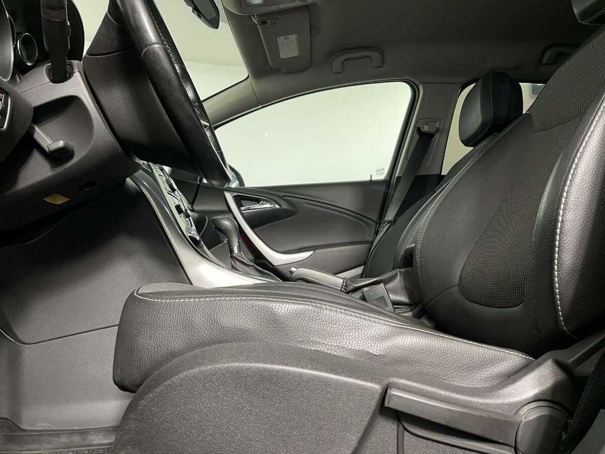 Opel Astra 2012 года с пробегом. Фото: #9