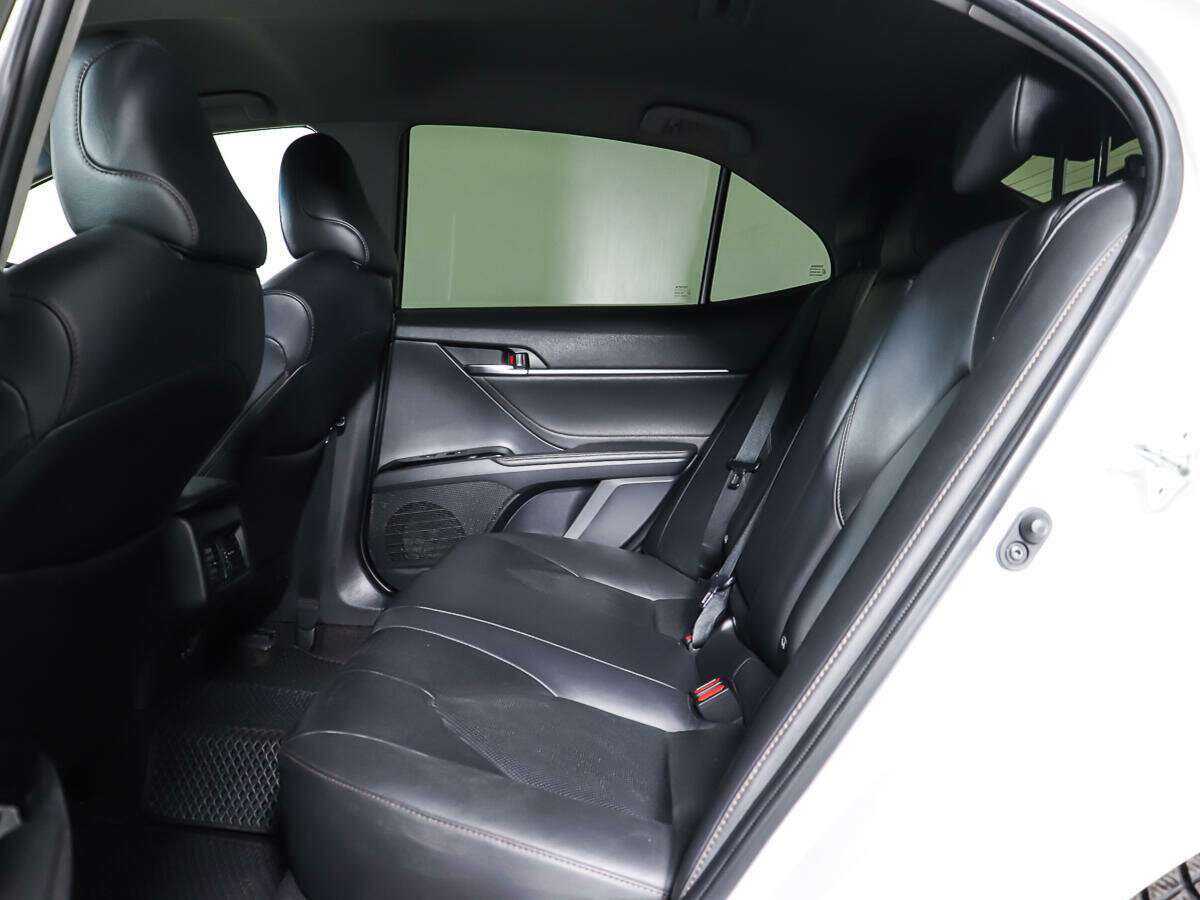 Б/У Тойота Камри 2018 года. Фото: #9