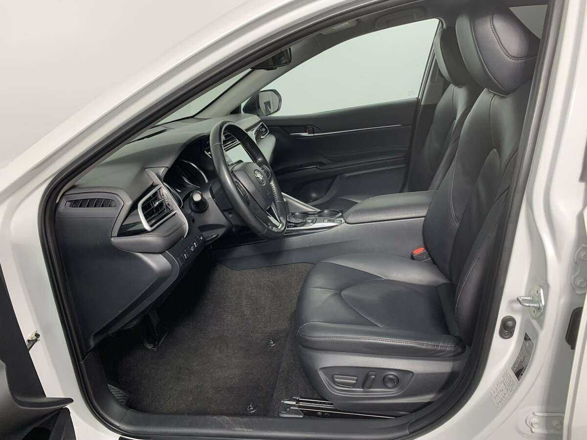 Б/У Тойота Камри 2020 года. Фото: #13