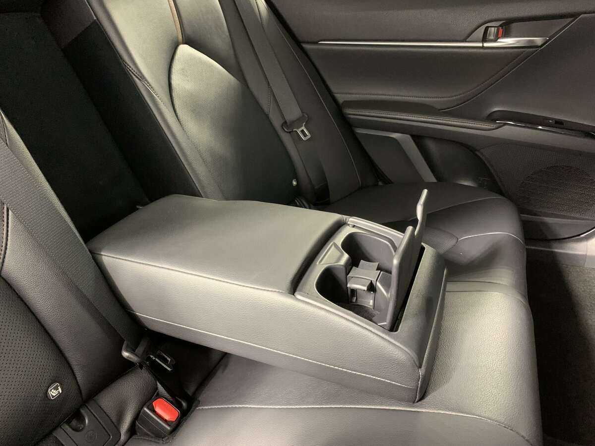 Б/У Тойота Камри 2020 года. Фото: #16