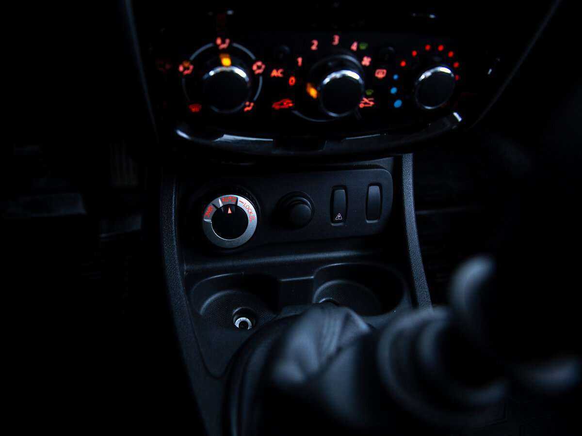 Б/У Ниссан Террано 2015 года. Фото: #16