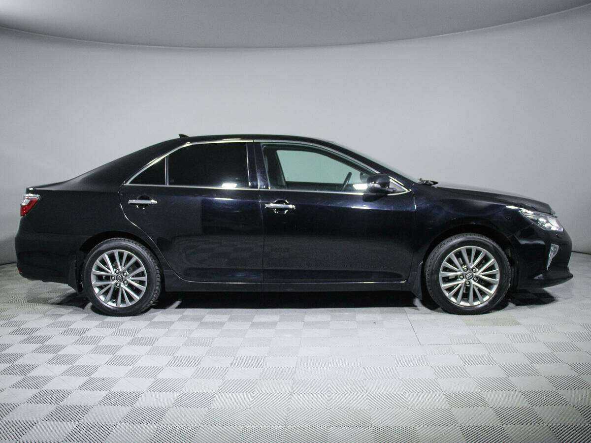 Б/У Тойота Камри 2018 года. Фото: #3