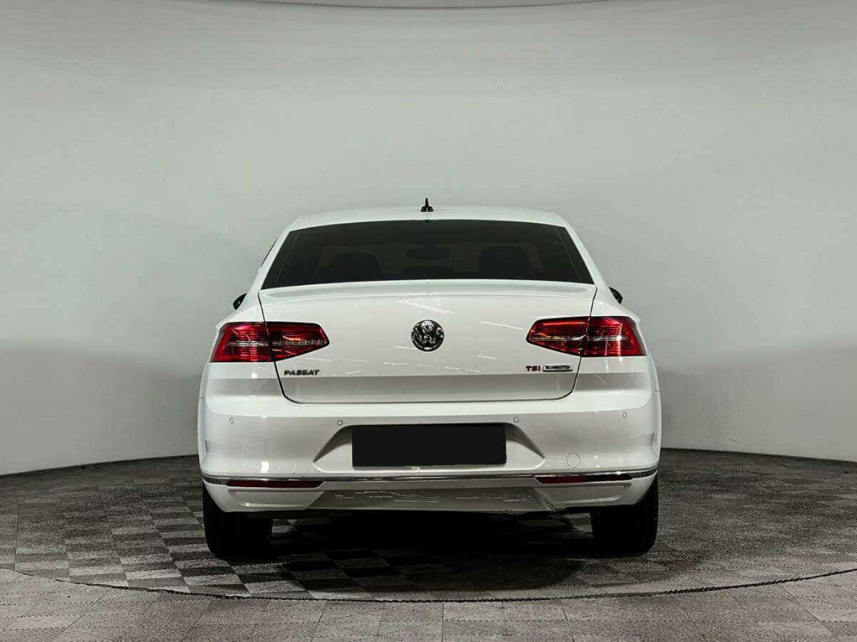 Б/У Фольксваген Пассат 2017 года. Фото: #5