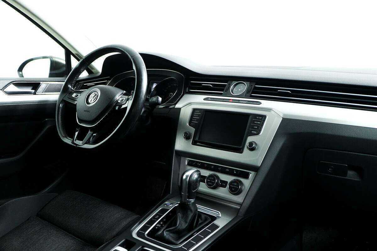 Б/У Фольксваген Пассат 2016 года. Фото: #8