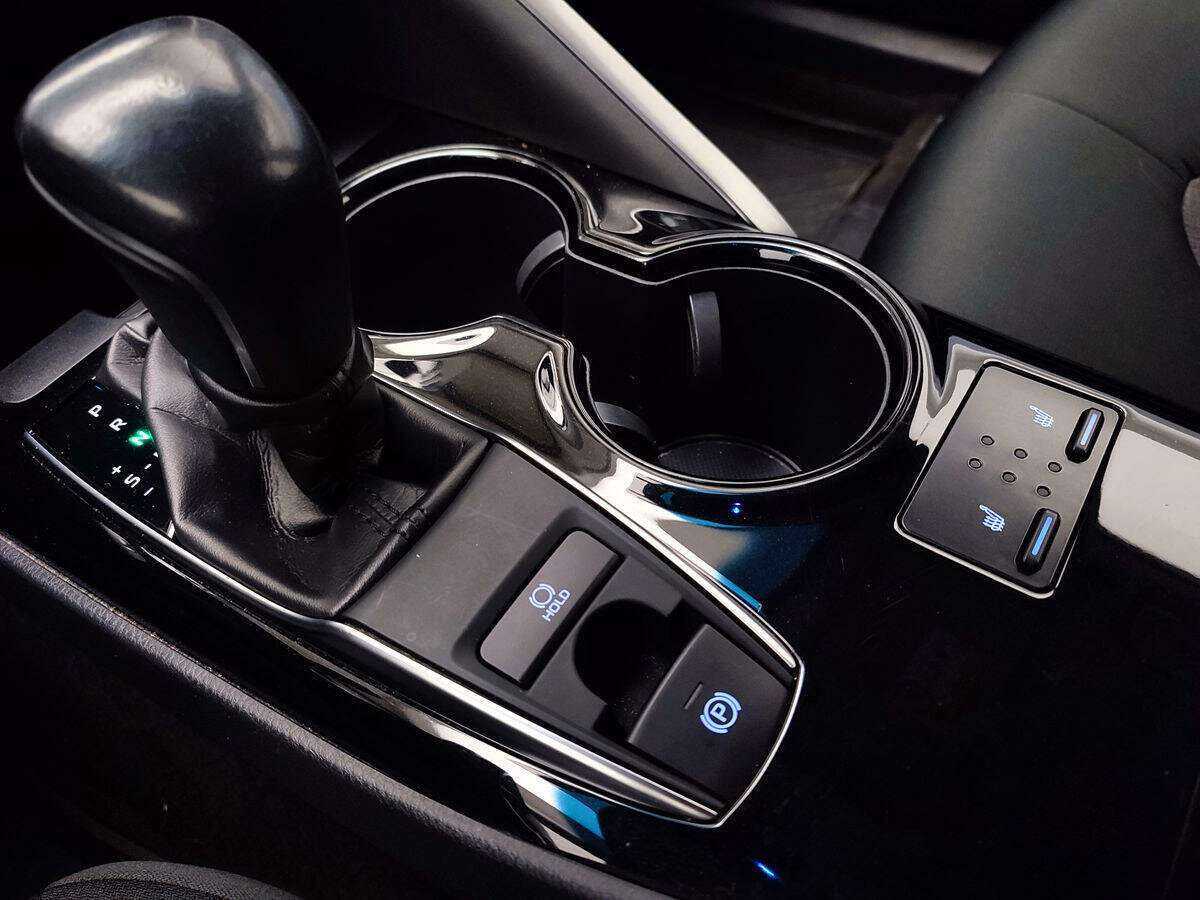 Б/У Тойота Камри 2018 года. Фото: #11