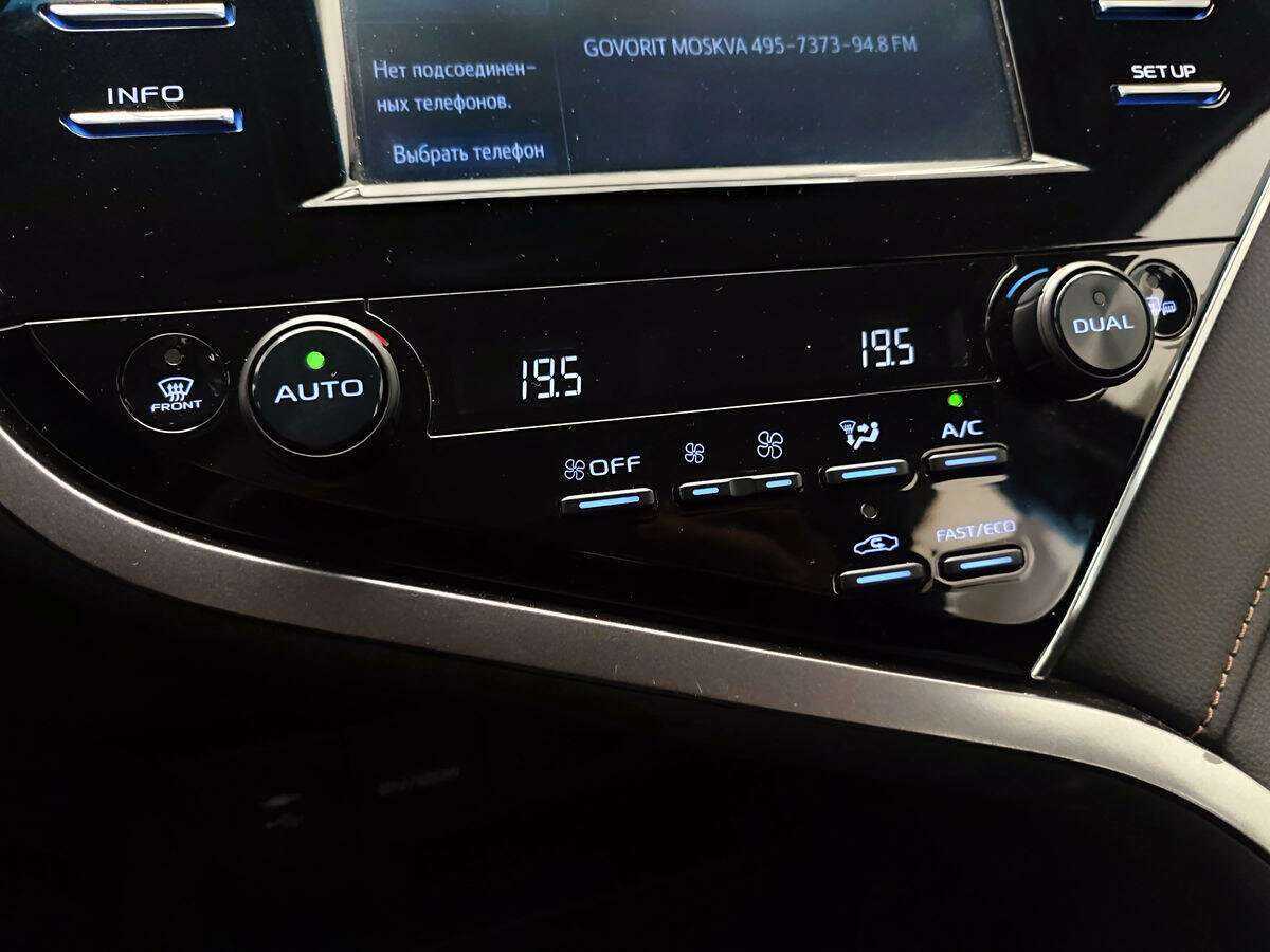 Б/У Тойота Камри 2018 года. Фото: #12