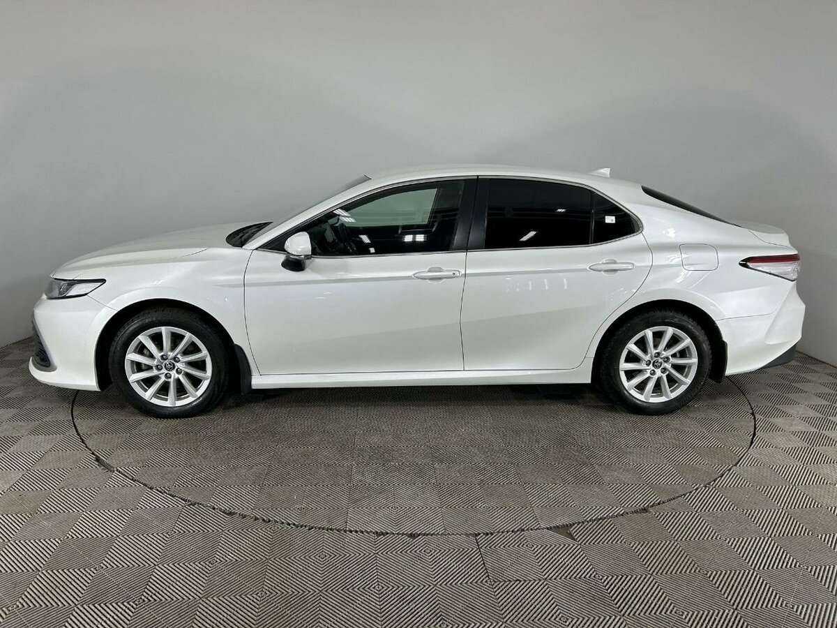 Б/У Тойота Камри 2021 года. Фото: #4