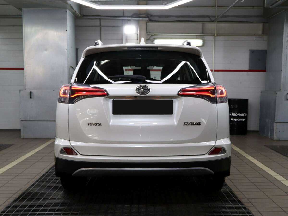 Б/У Тойота Рав4 2017 года. Фото: #3