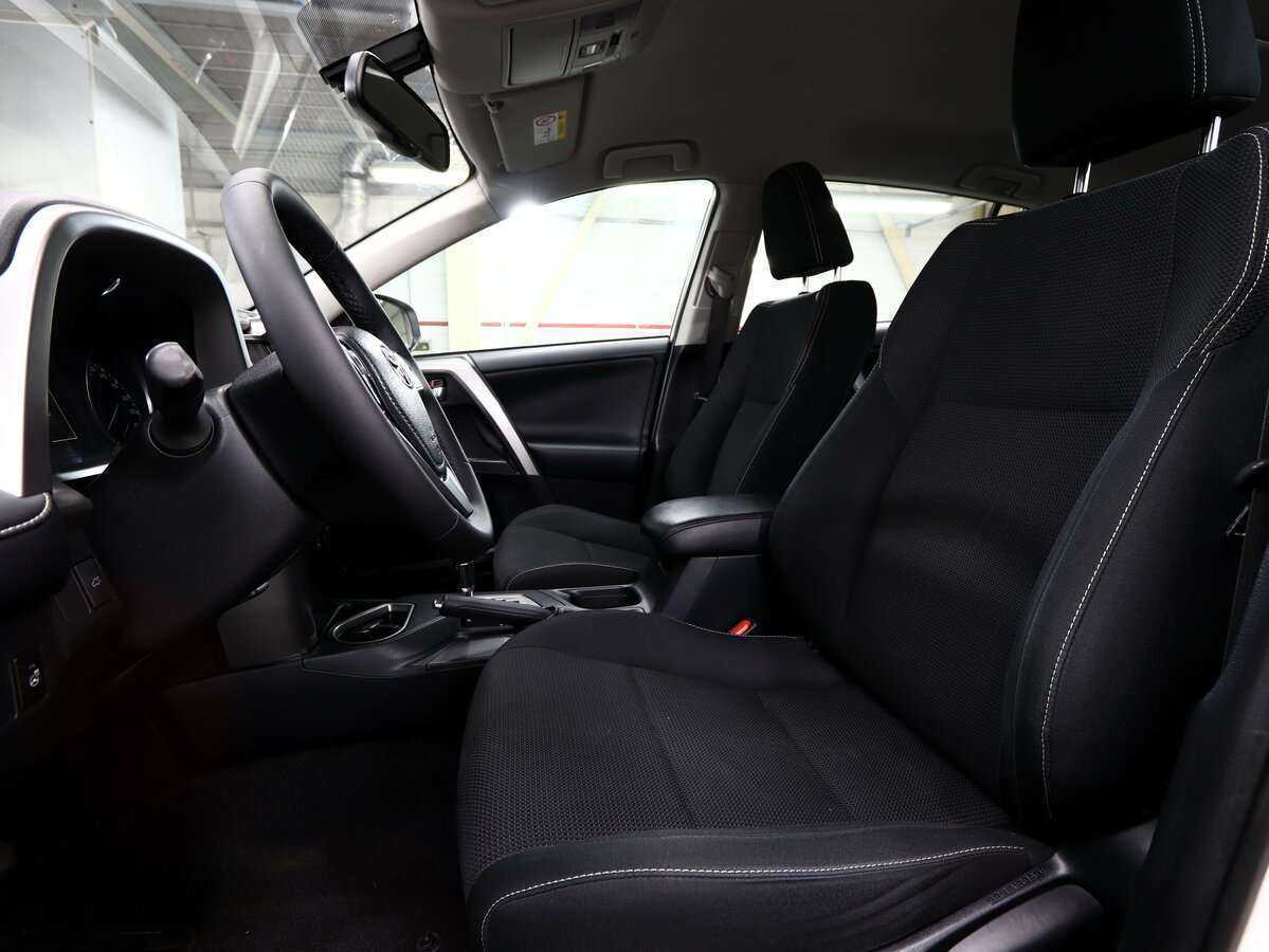 Б/У Тойота Рав4 2017 года. Фото: #7