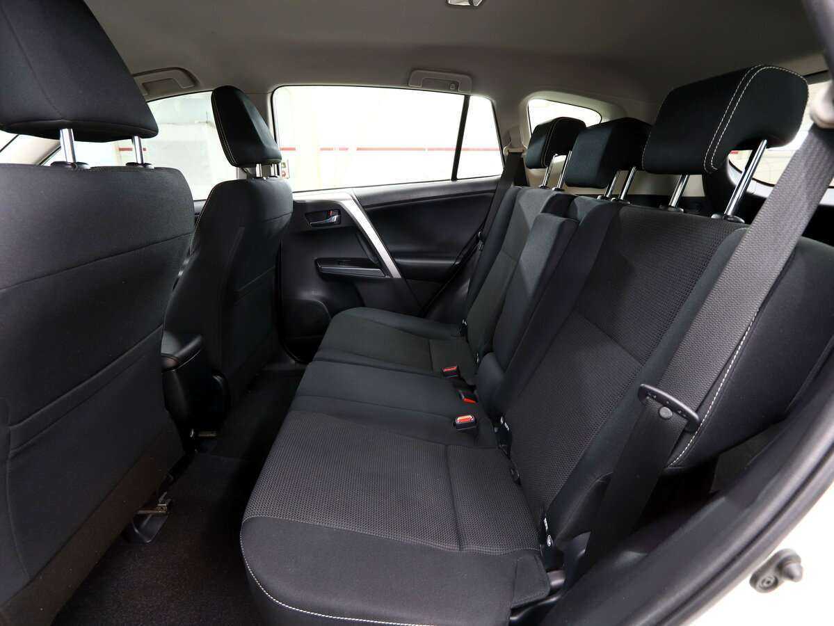 Б/У Тойота Рав4 2017 года. Фото: #18