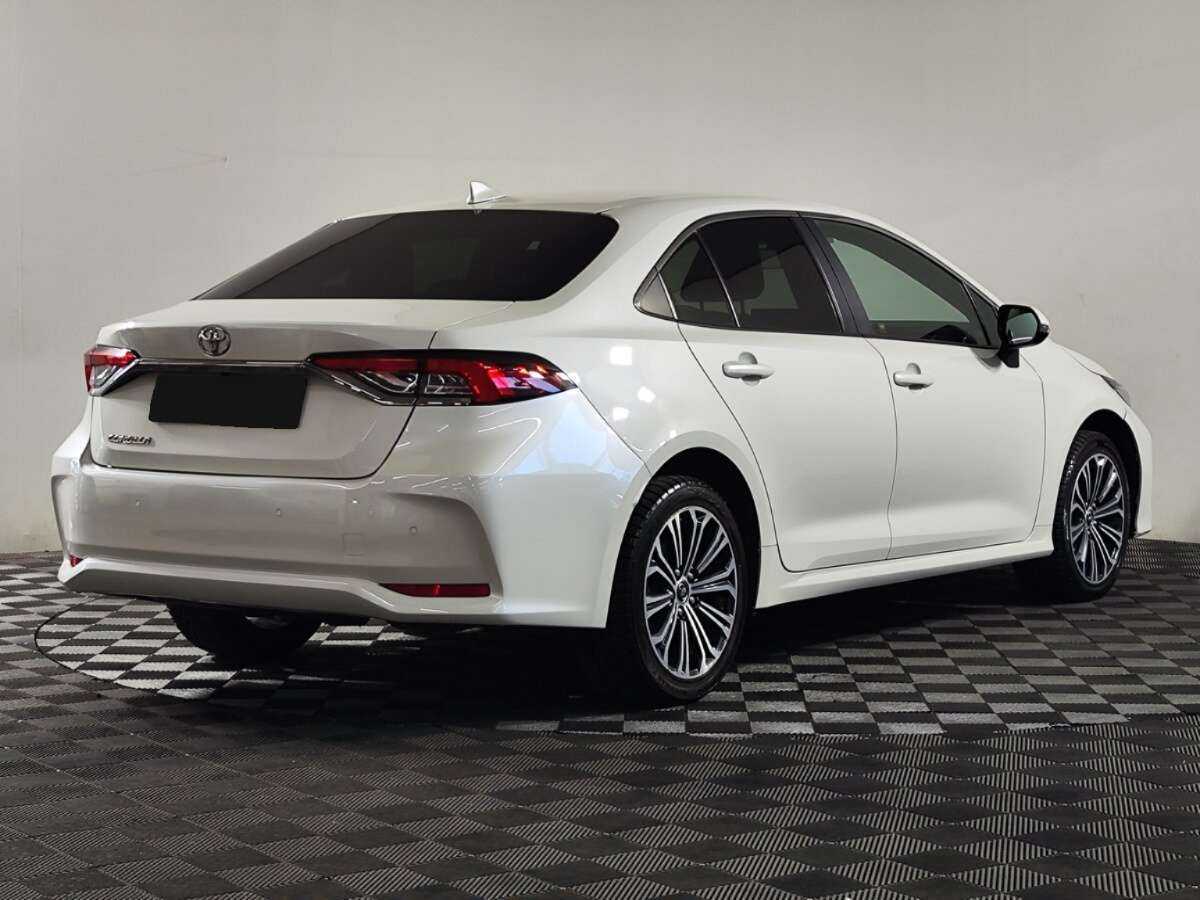 Б/У Тойота Королла 2019 года. Фото: #2