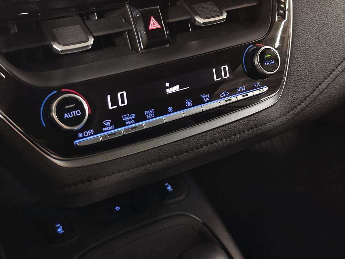 Б/У Тойота Королла 2019 года. Фото: #14