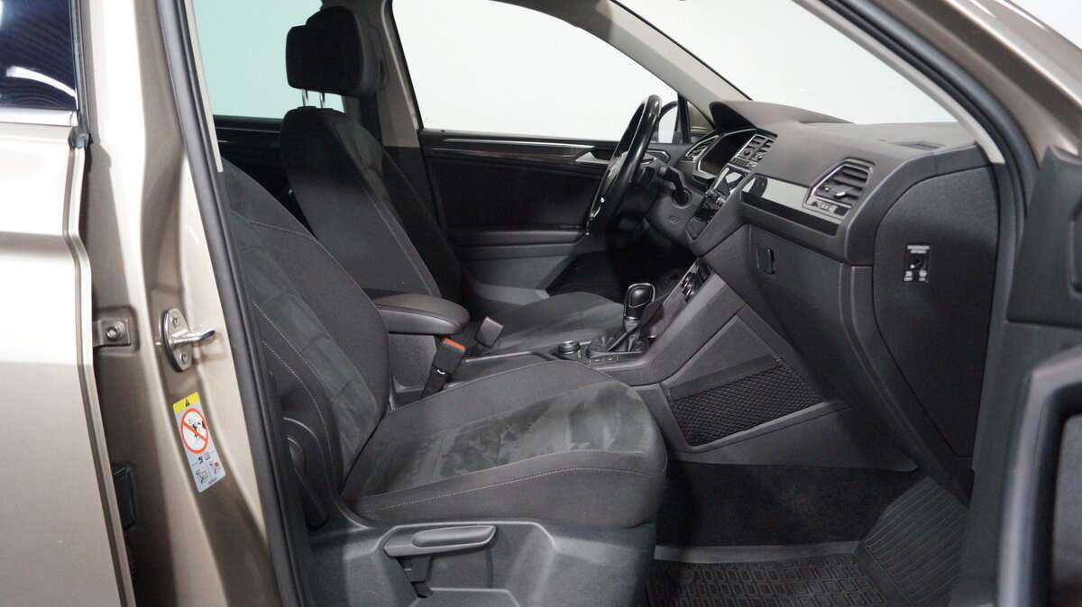 Б/У Фольксваген Тигуан 2018 года. Фото: #11