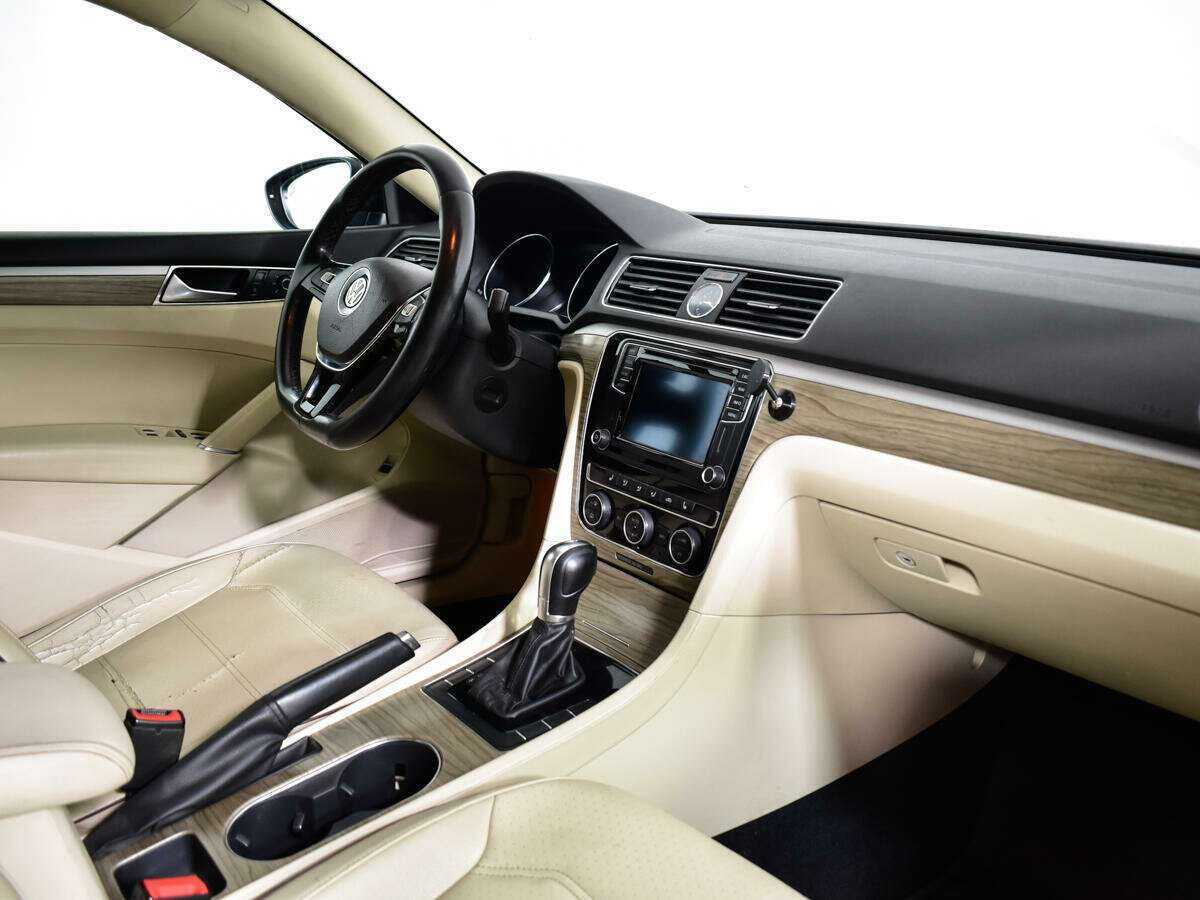 Б/У Фольксваген Пассат 2016 года. Фото: #8