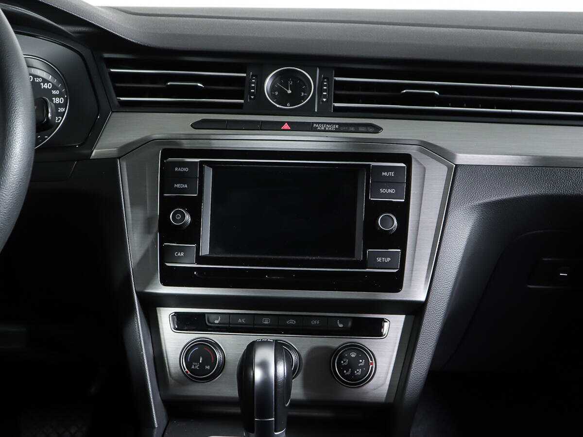 Б/У Фольксваген Пассат 2017 года. Фото: #12