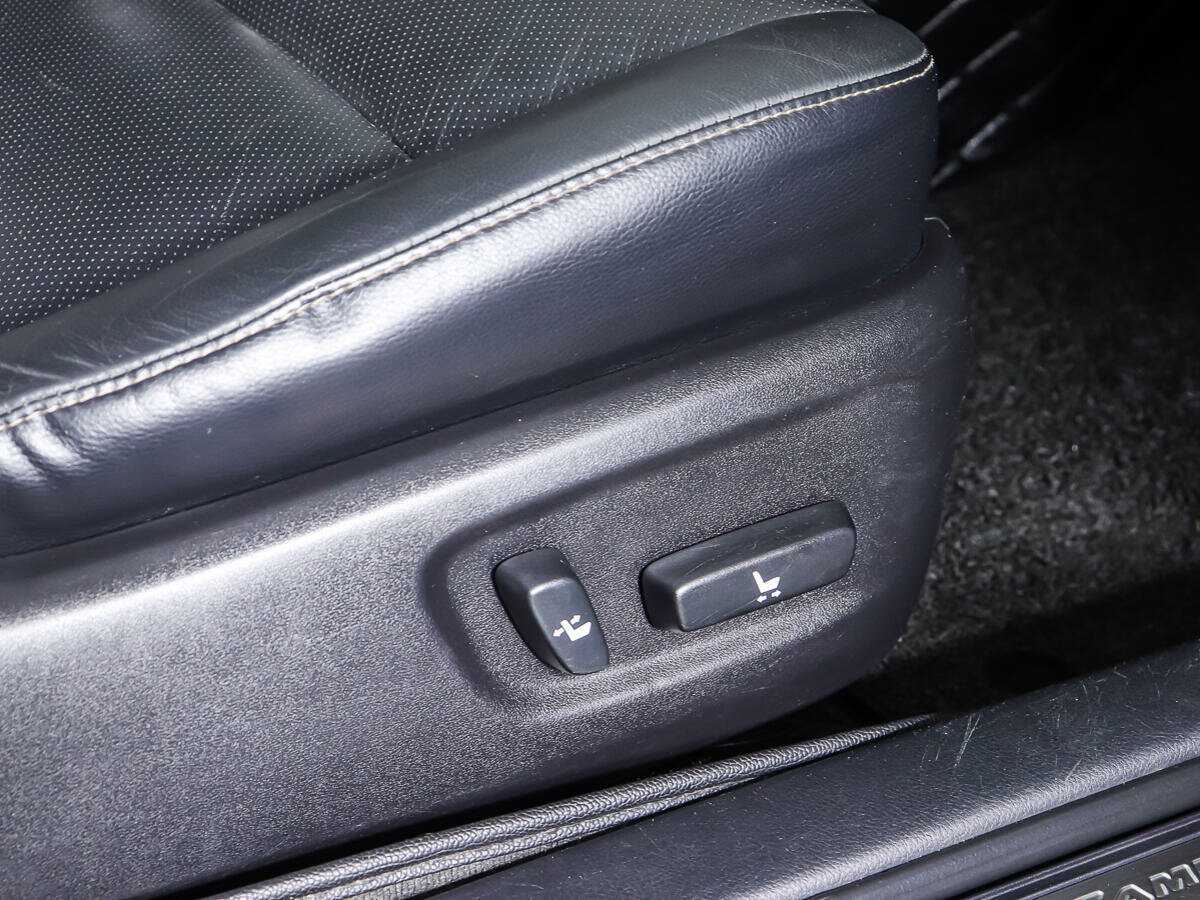 Б/У Тойота Камри 2015 года. Фото: #15