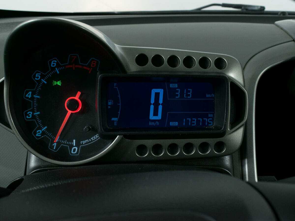 Б/У Шевроле Авео 2013 года. Фото: #9