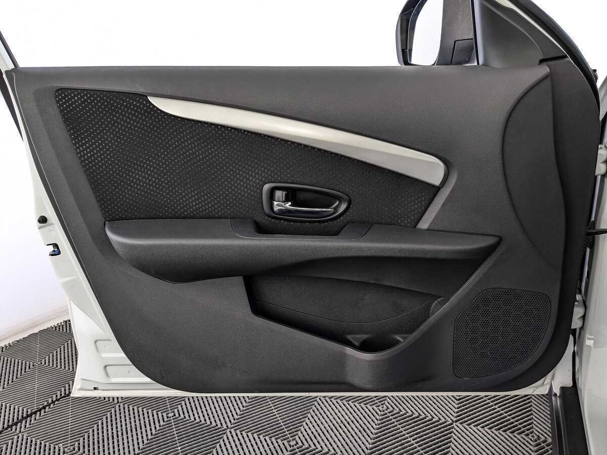 Б/У Ниссан Альмера 2015 года. Фото: #14