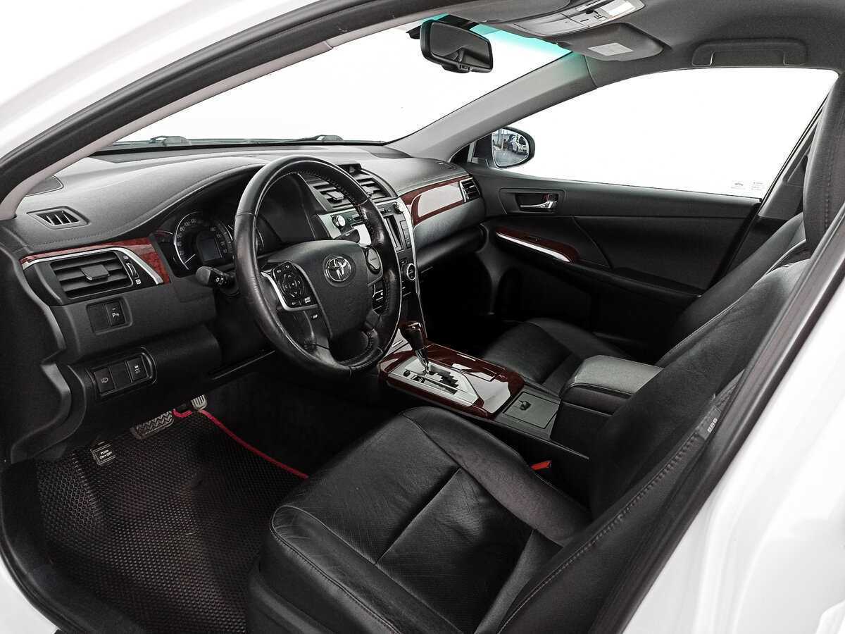 Б/У Тойота Камри 2014 года. Фото: #11