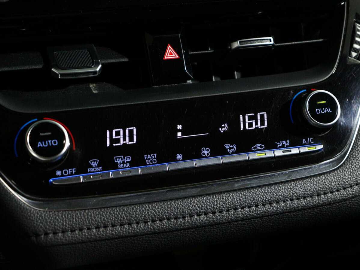 Б/У Тойота Королла 2019 года. Фото: #18