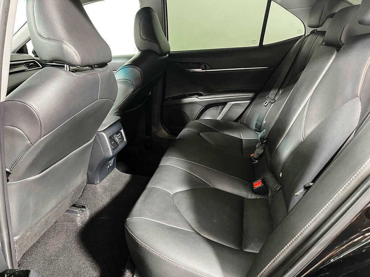 Б/У Тойота Камри 2018 года. Фото: #9