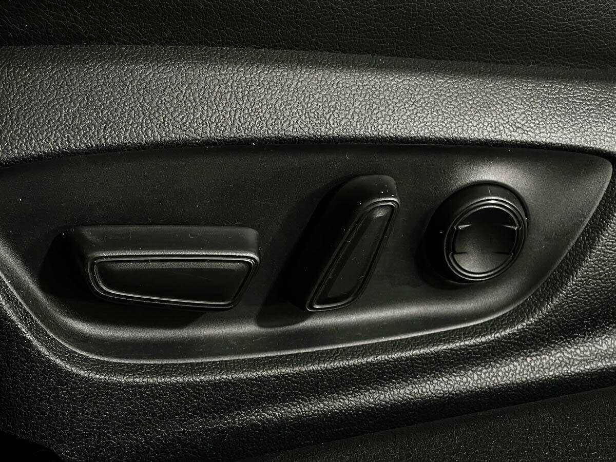 Б/У Тойота Камри 2018 года. Фото: #13