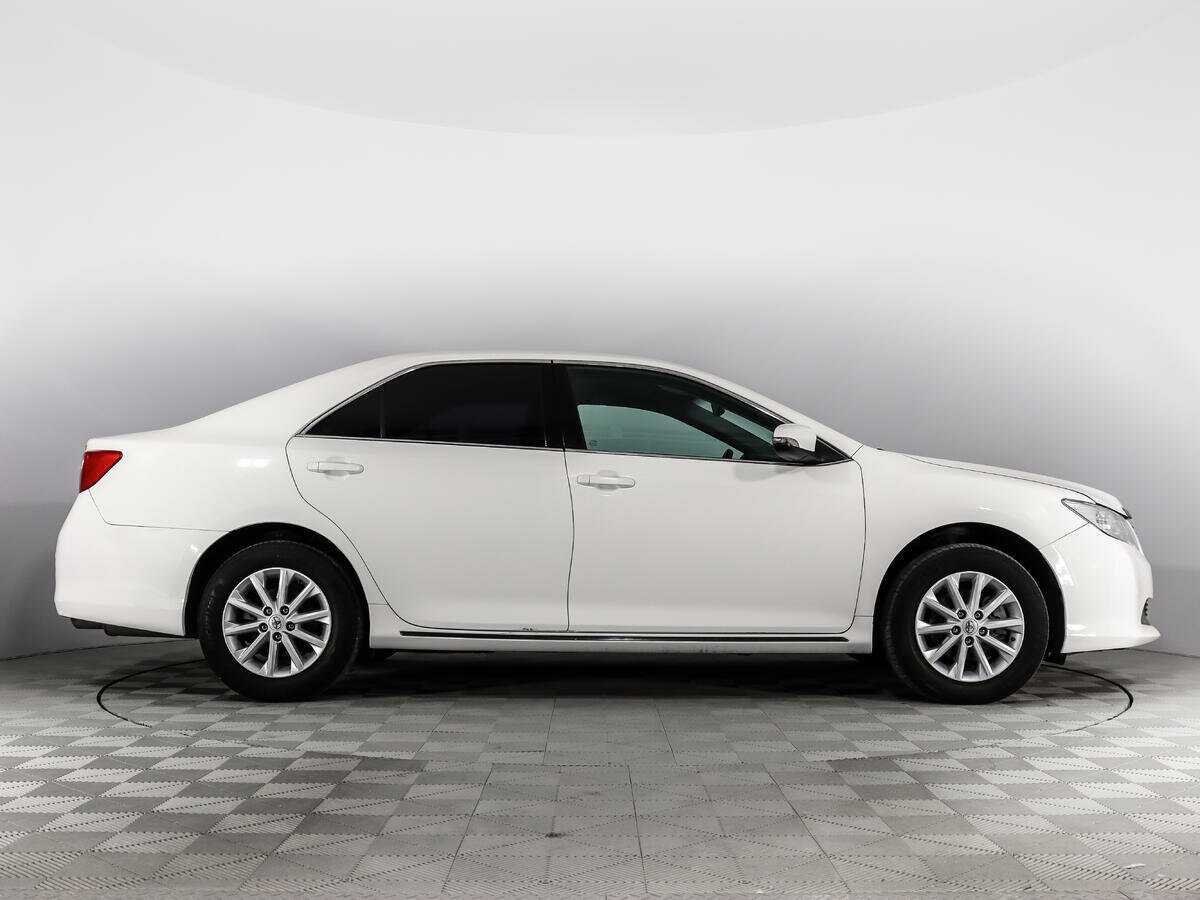 Б/У Тойота Камри 2014 года. Фото: #3