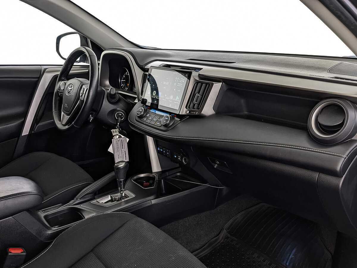 Б/У Тойота Рав4 2017 года. Фото: #11