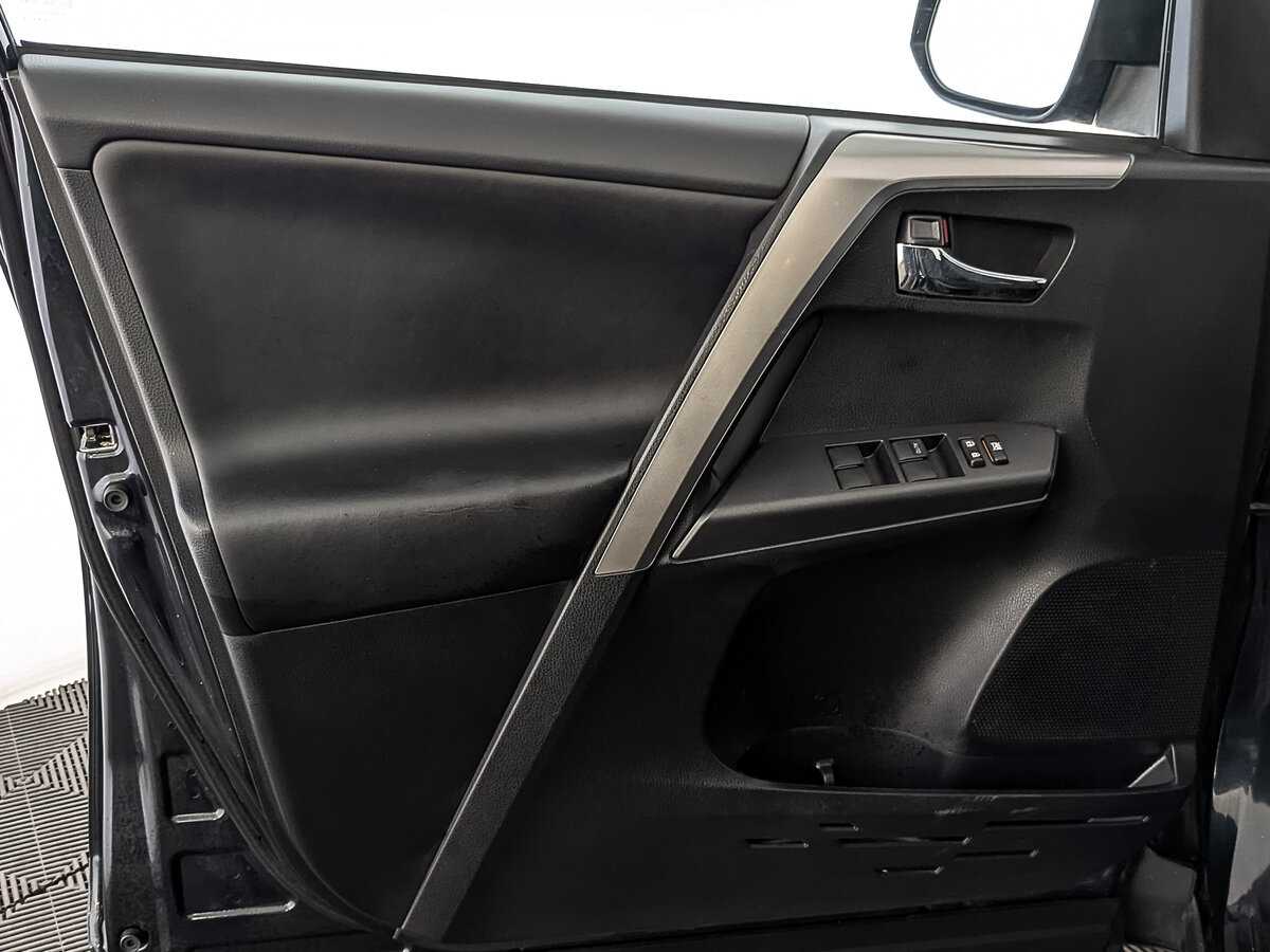 Б/У Тойота Рав4 2017 года. Фото: #17