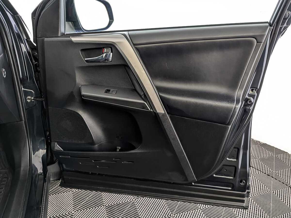 Б/У Тойота Рав4 2017 года. Фото: #22