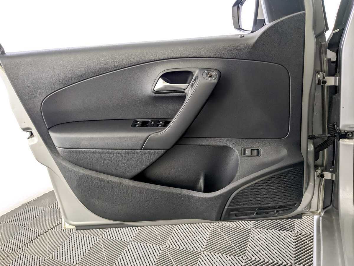 Б/У Фольксваген Поло 2019 года. Фото: #18