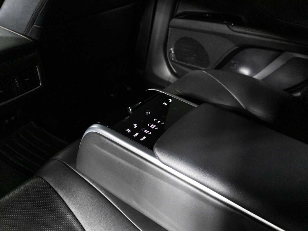 Б/У Тойота Камри 2018 года. Фото: #15