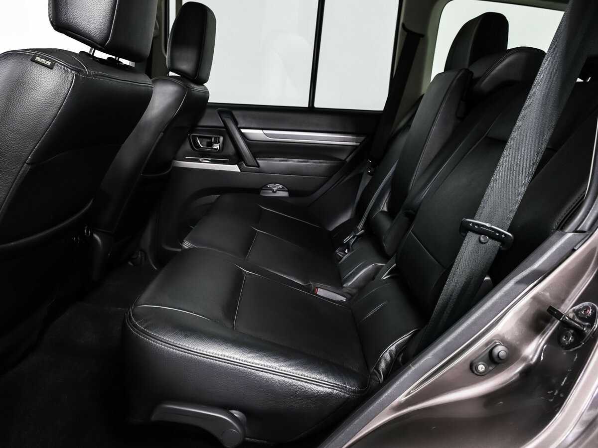 Mitsubishi Pajero 2015 года с пробегом. Фото: #12