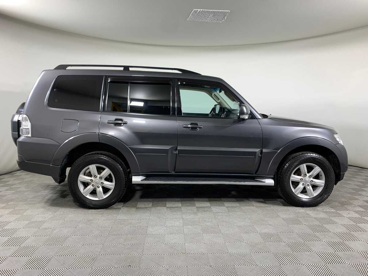 Б/У Митсубиши Паджеро 2015 года. Фото: #3