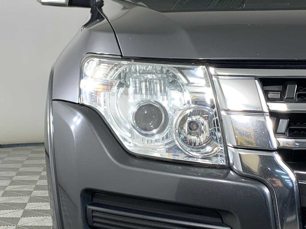 Б/У Митсубиши Паджеро 2015 года. Фото: #9