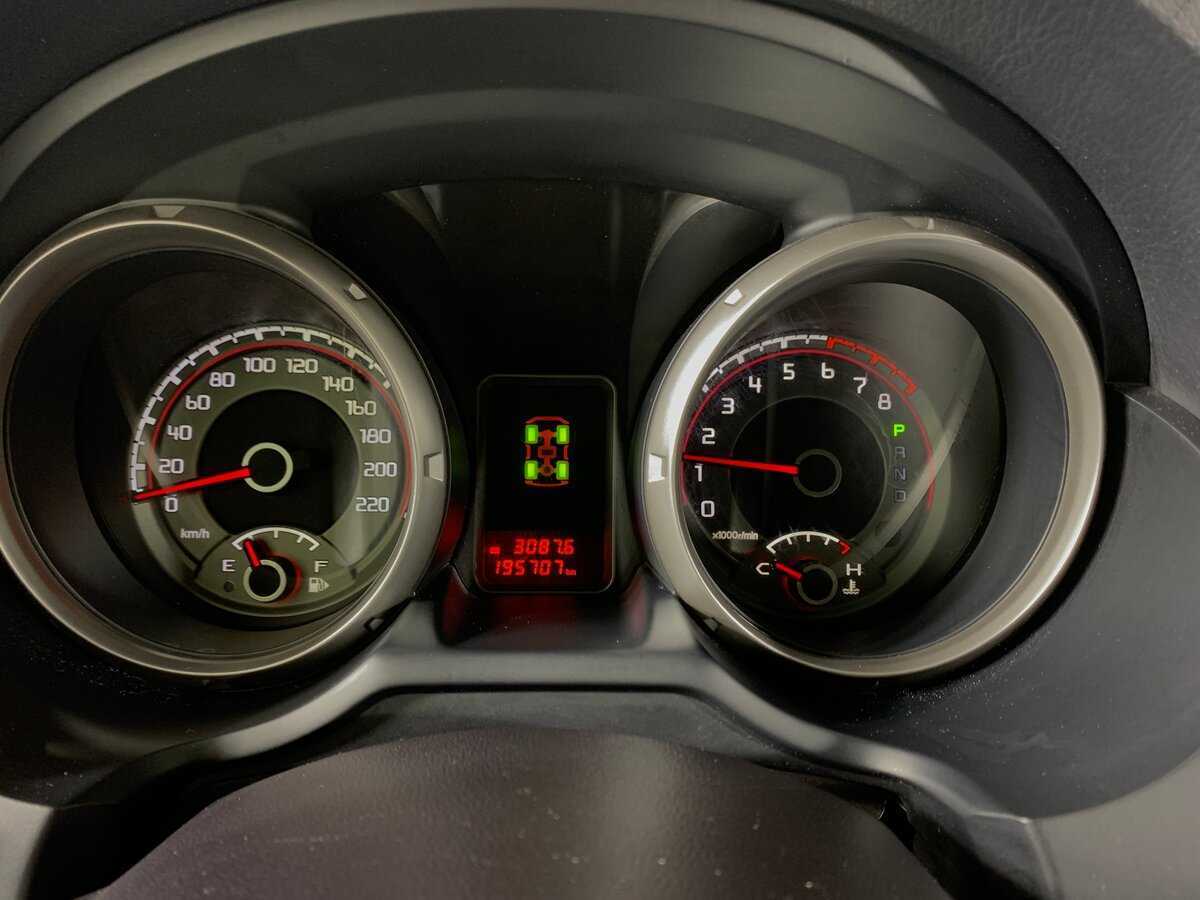 Б/У Митсубиши Паджеро 2015 года. Фото: #14