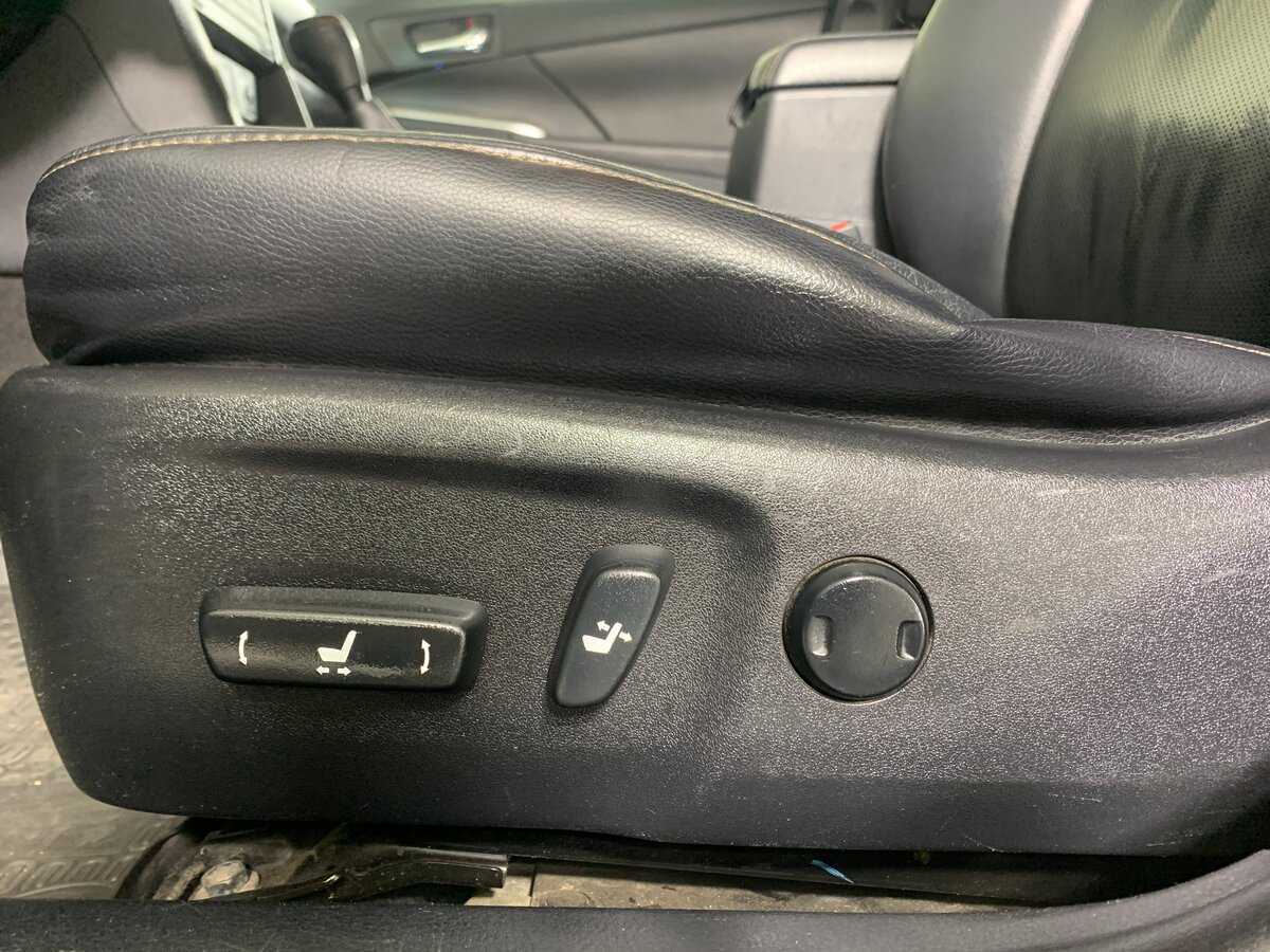 Б/У Тойота Камри 2016 года. Фото: #14