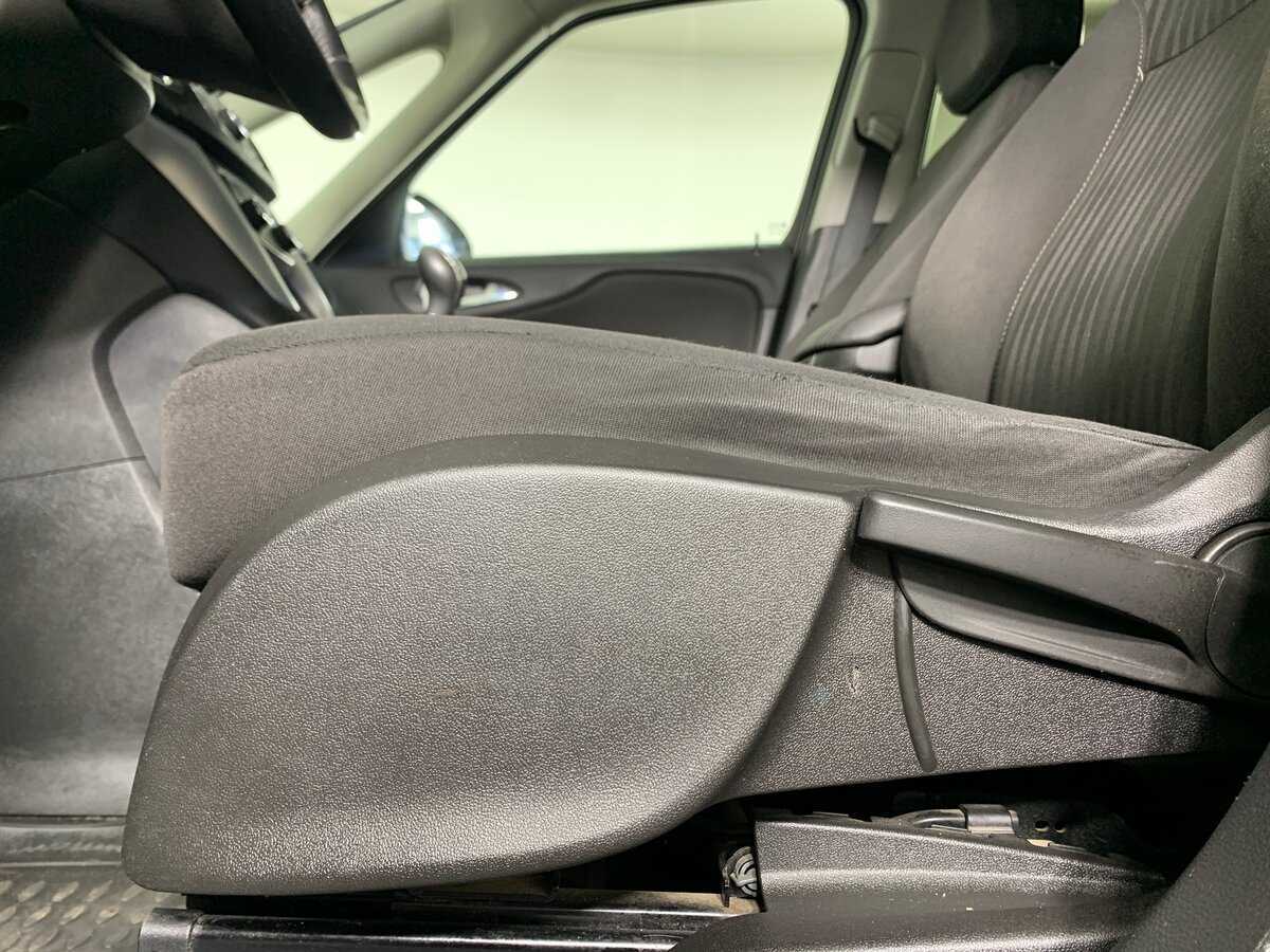 Б/У Опель Зафира 2012 года. Фото: #16