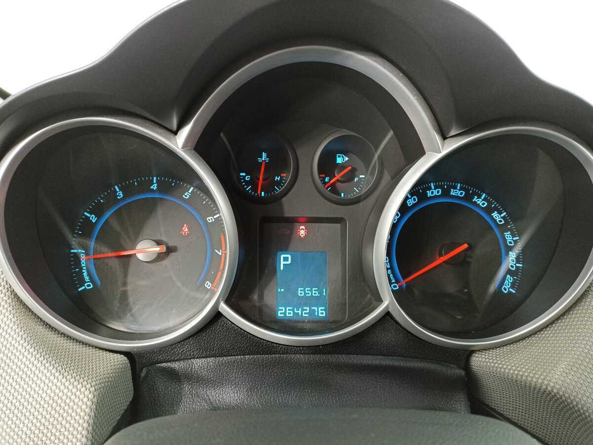 Б/У Шевроле Круз 2013 года. Фото: #12