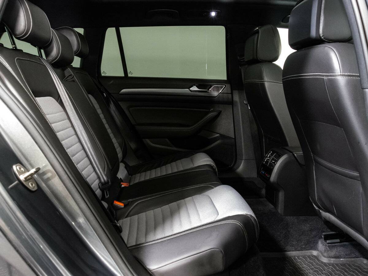 Б/У Фольксваген Пассат 2016 года. Фото: #16