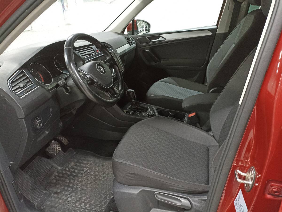 Б/У Фольксваген Тигуан 2018 года. Фото: #15