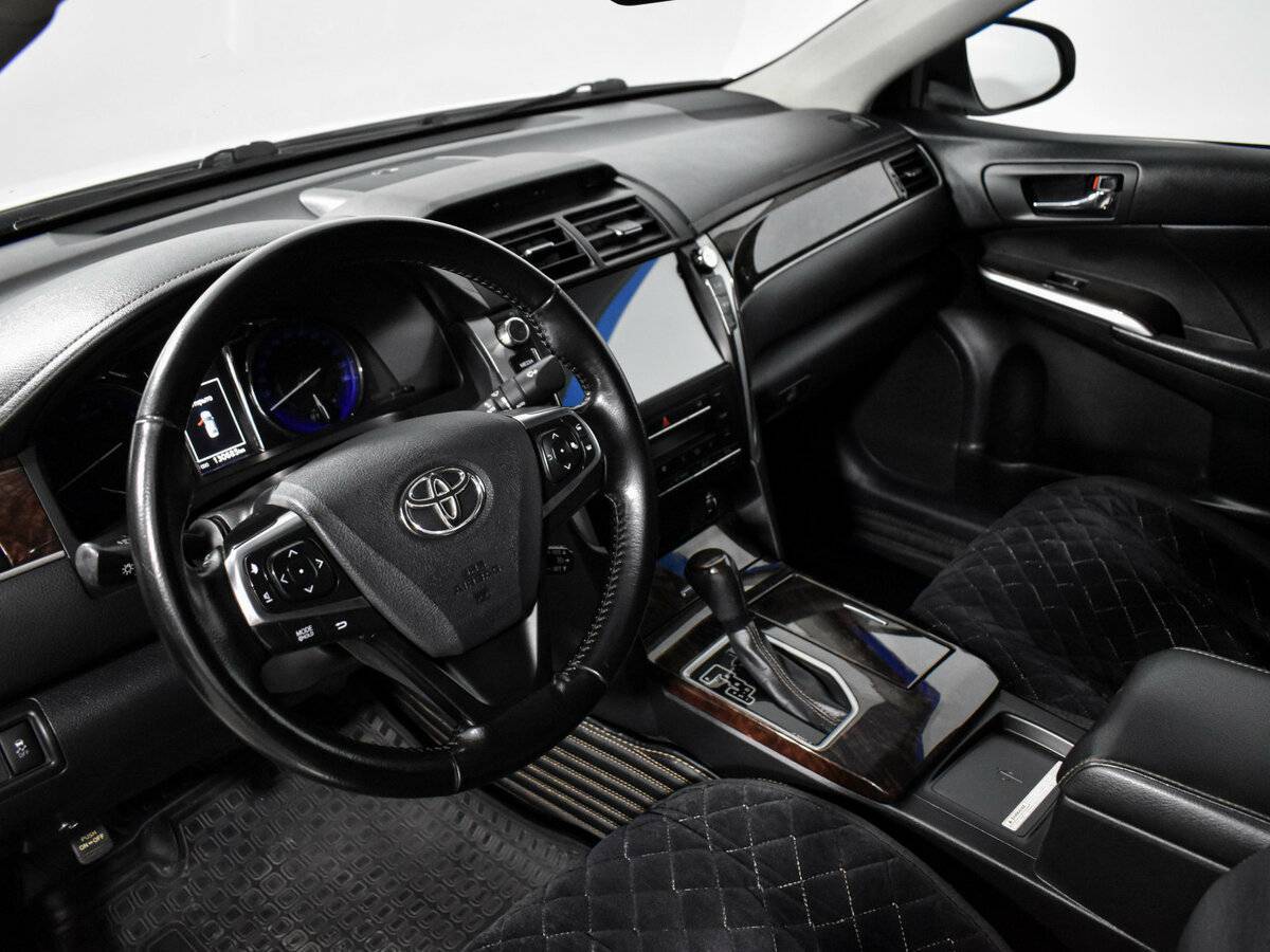 Б/У Тойота Камри 2018 года. Фото: #8