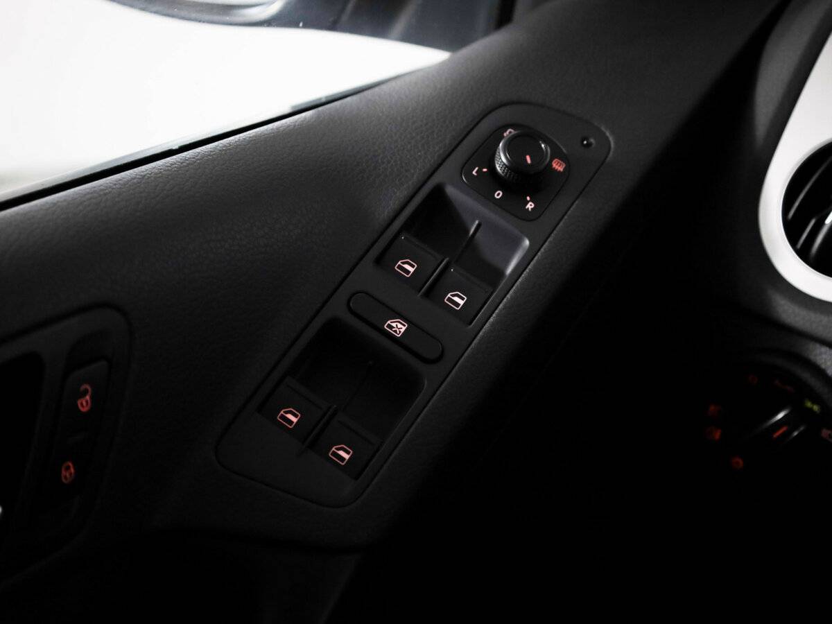 Б/У Фольксваген Тигуан 2016 года. Фото: #24