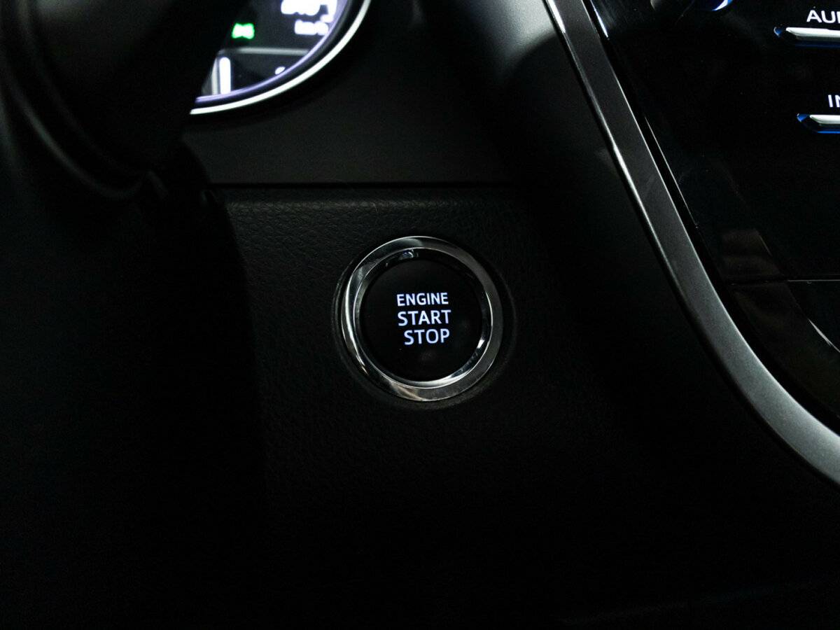 Б/У Тойота Камри 2018 года. Фото: #15