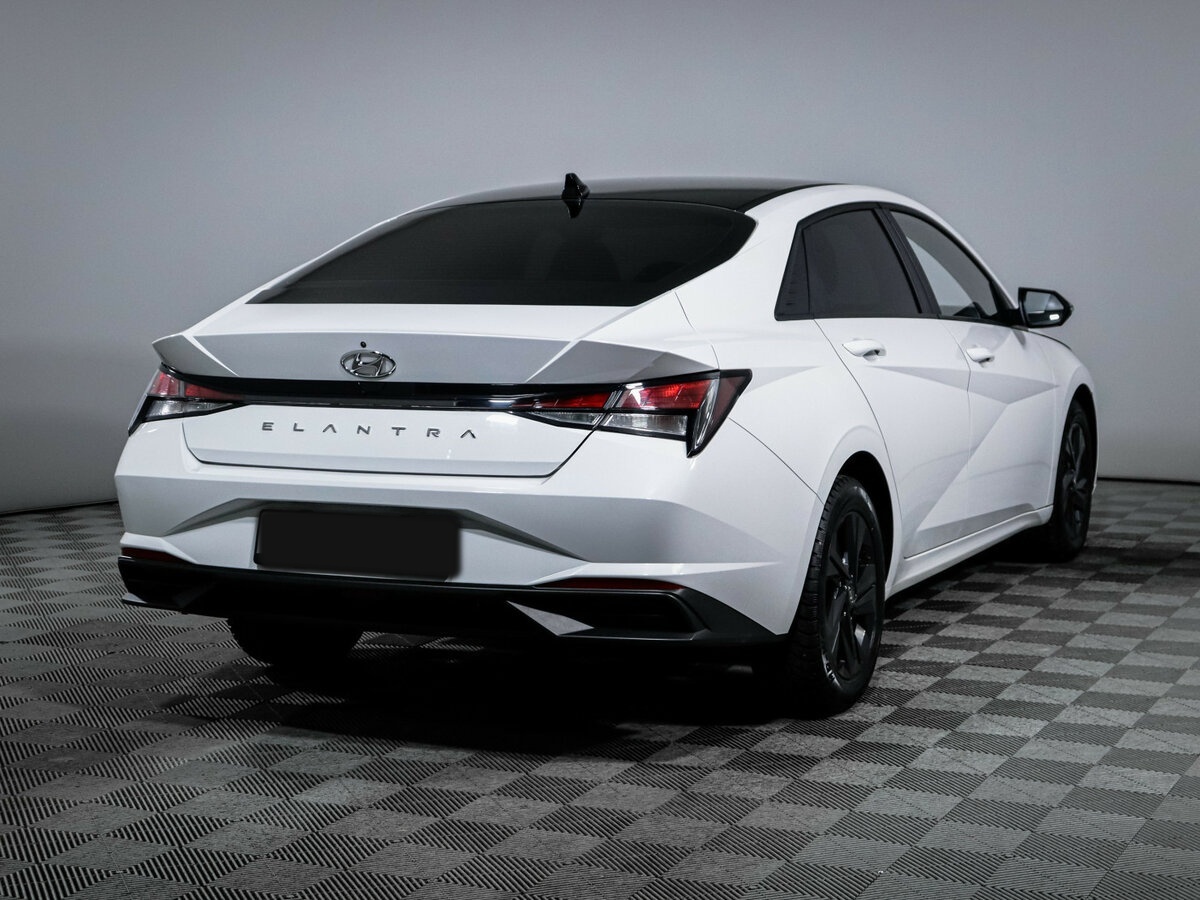 Hyundai Elantra 2023 года с пробегом. Фото: #4